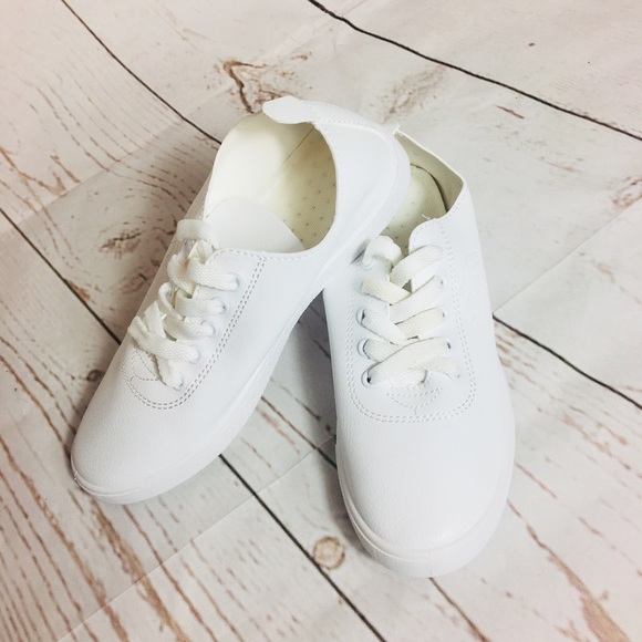 white lightweight shoes